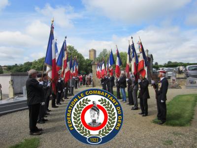 Bassoues insigne drapeaux